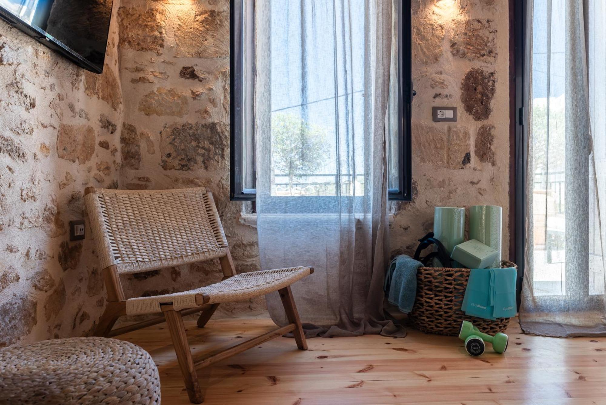 Delta-rho Chrissi Akti Chania
