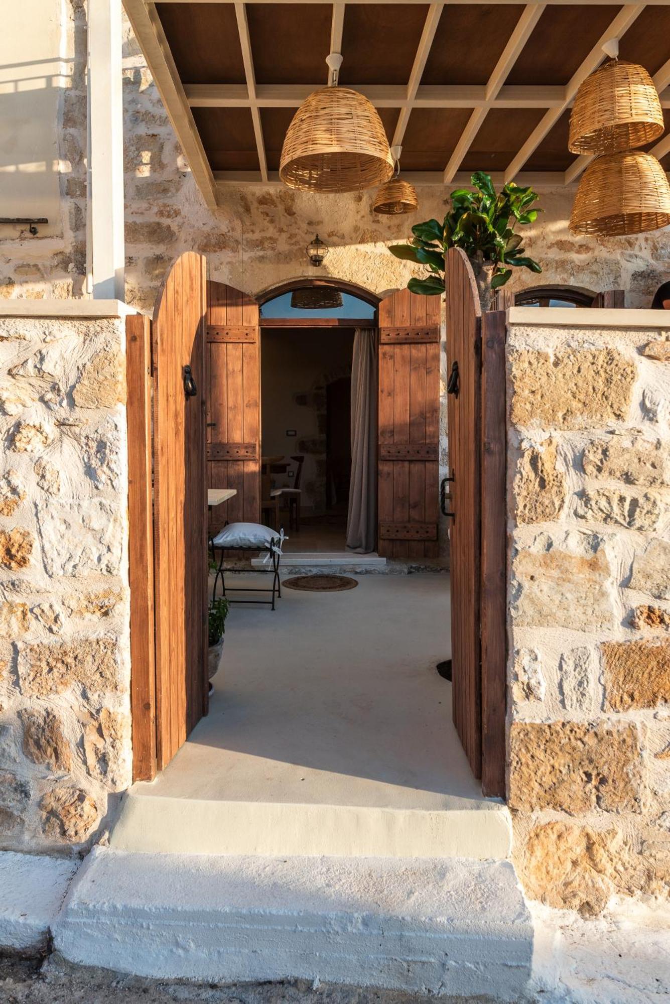 Delta-rho Chrissi Akti Chania